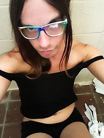 Attractive limbs - Seven images