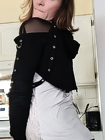 GroobyGirls presents: entwined in the ivy - a collection of 9 images