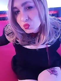 Asian beauty Bees graceful comeback