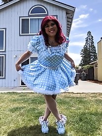 Madison Dakotas enticing display of pleasure-seeking in the GROOBYVR collection