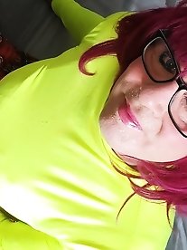 Vixens in hosiery and stilettos ready to please