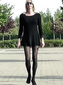 Crossdresserin public