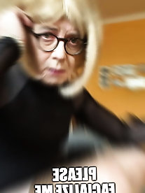 Shemale girlfriends are posing totally nude on picture