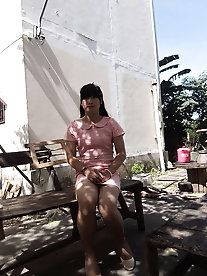 Feisty tranny girlfriend is spreading her bum