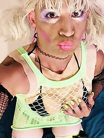 Fiery t-girl tart demonstrates her tricks