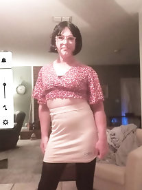 Unbelievable girlfriend is giving blowjob