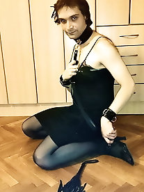 Tranny chicks are showing their hot curves on pix