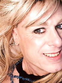 Sexiest tranny trollops want to fuck with dildo