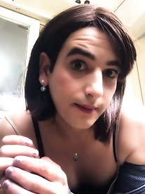 Sensuous tranny strumpet is playing alone