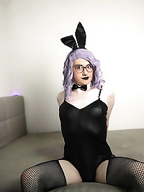 Shemale slut shows her tricks