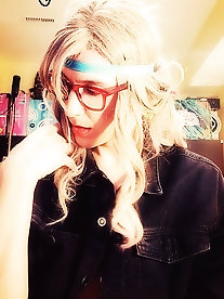 Flexible ladyboy babe is spreading her ass for money