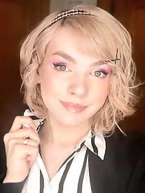 Streetwalker is getting nude