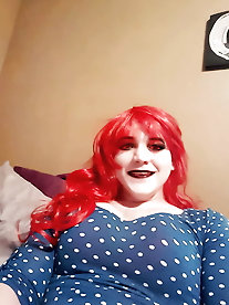 Dazzling tranny mistress is getting pleasure on pix