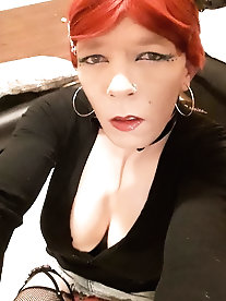 Gallant mistress likes to pose very much