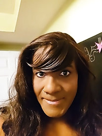 Shemale babes are showing their hot curves on photo